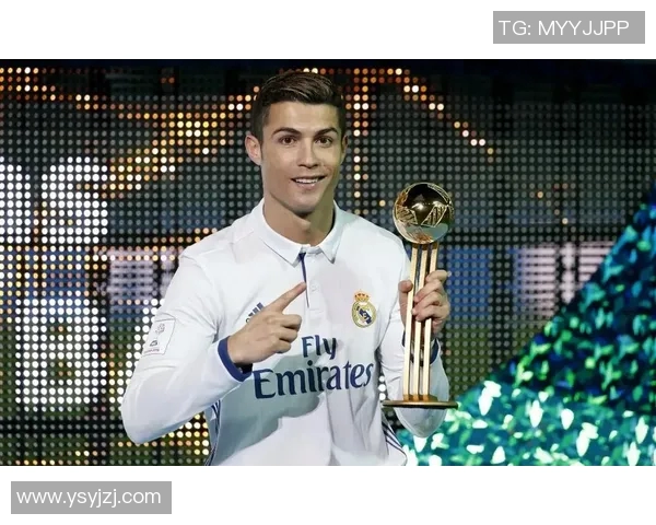 足球明星C罗精美挂件图片展示让你感受足球魅力与时尚风潮