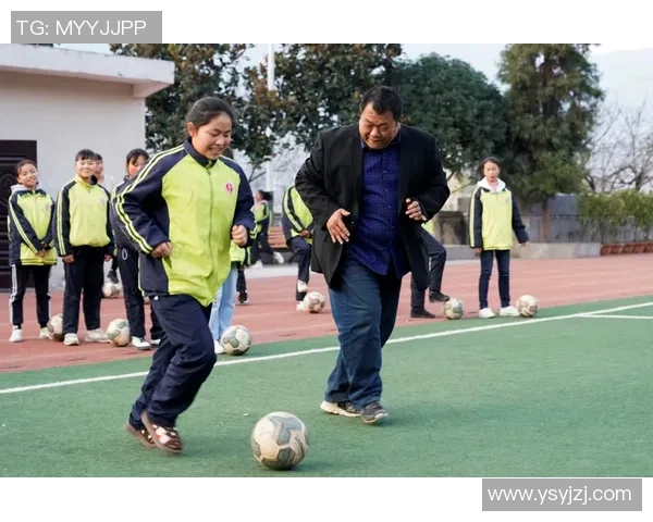 足球明星如何精准踢出弧线球技巧解析与训练方法分享